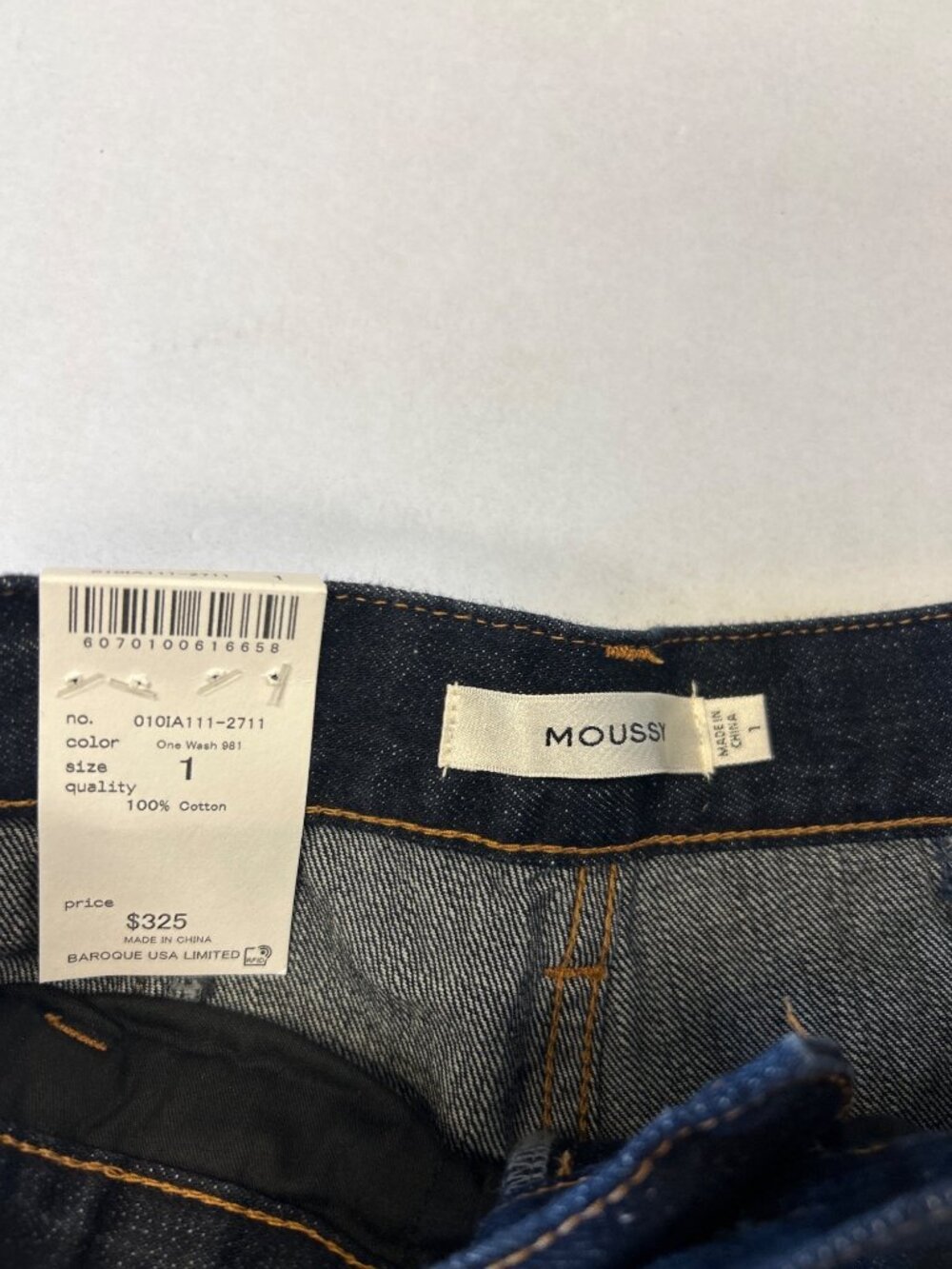 MOUSSY Pin Tuck Cocoon Straight Barrel Jeans One Wash Size 1 NWT - Picture 5 of 5
